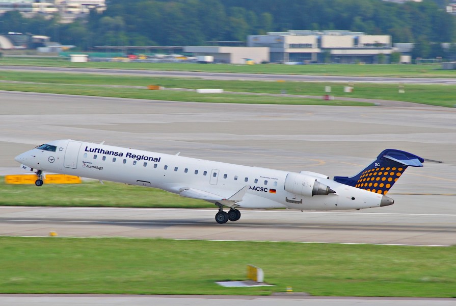 Eurowings Lufthansa Regional Canadair CRJ700; D-ACSC@ZRH;31.07.2009 548dk (4327763986)