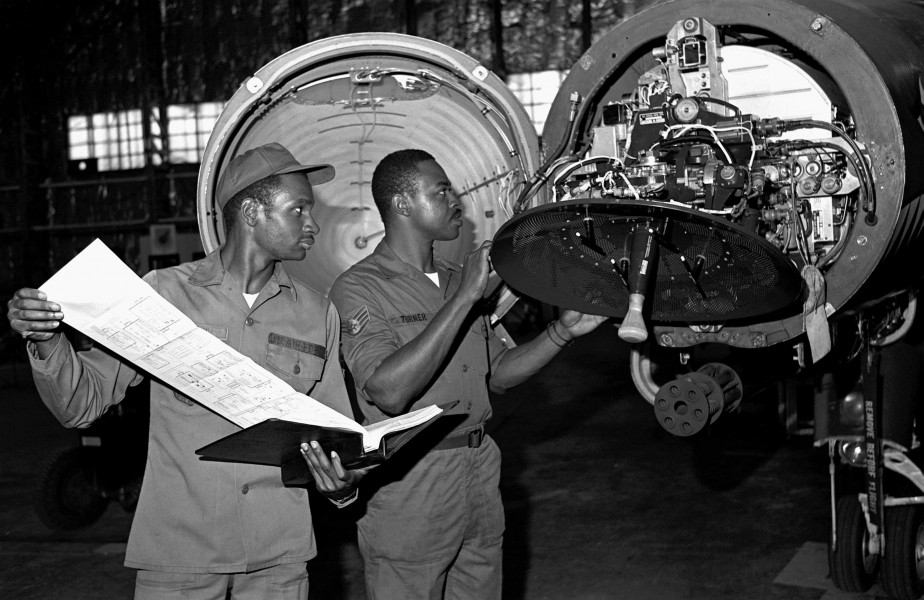 F-4E APQ-120 radar inspection 1984