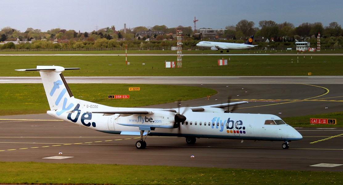 FLYBE Q400 G-ECOG TAXING OUT AT DUSSELDORF FLUGHAFEN GERMANY APRIL 2013 (8716109215)