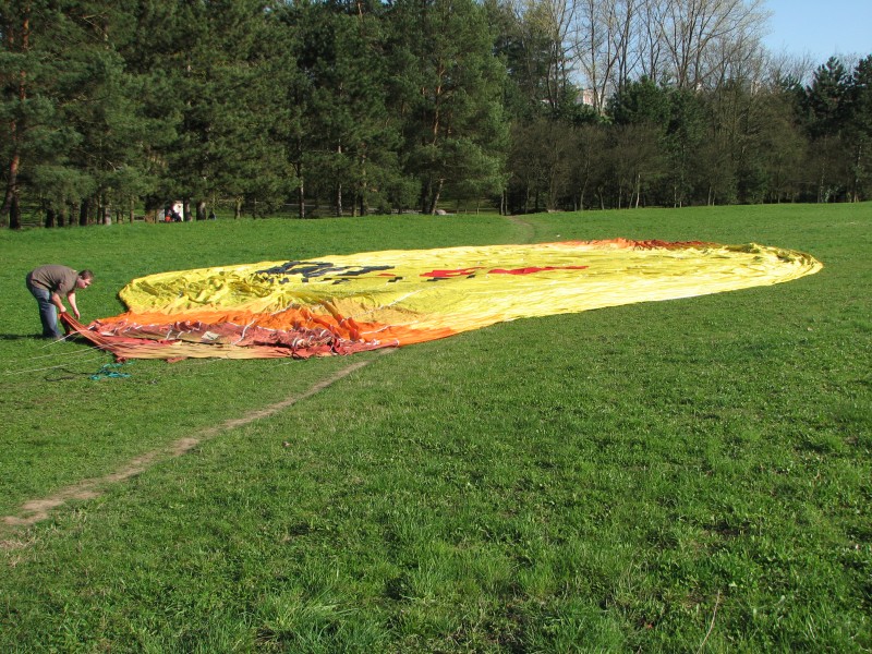 Hot air balloon on the ground 01
