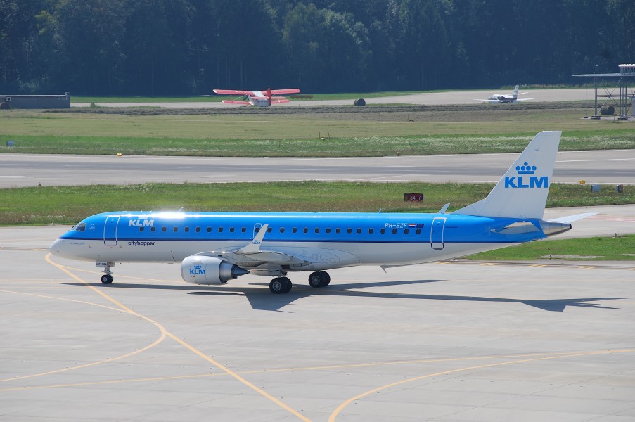 KLM Cityhopper Embraer ERJ-190; PH-EZF@ZRH;20.08.2009 551fh (4327421479)