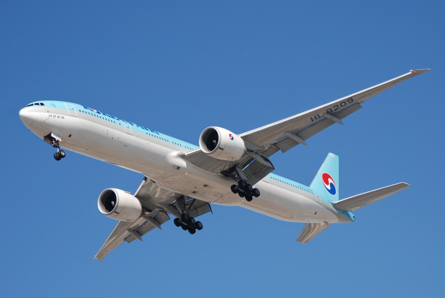 Korean Air Boeing 777-300ER; HL8209@LAX;11.10.2011 623mp (6905423500)