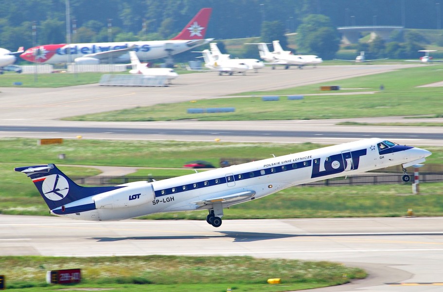 LOT Polish Airlines Embraer ERJ145MP; SP-LGH@ZRH;20.08.2009 551br (4327144557)