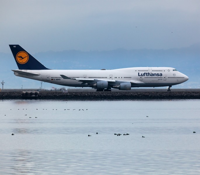 Lufthansa 747 taxing at SFO (7547578656) (2)