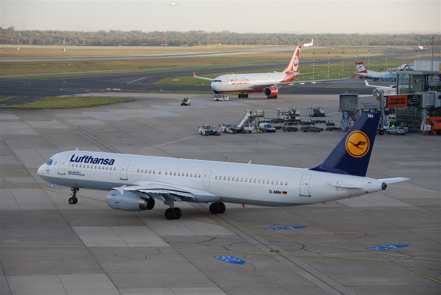 Lufthansa Airbus A321-131, D-AIRH@DUS,13.10.2009-558bz - Flickr - Aero Icarus