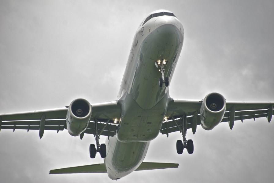 Lufthansa Airbus A321-231; D-AISX@LHR;18.05.2012 652by (7262243802)