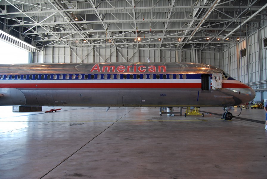 McDonnell Douglas MD-80, American Airlines; DFW; Nose and forward fuselage (2734230345) (3)