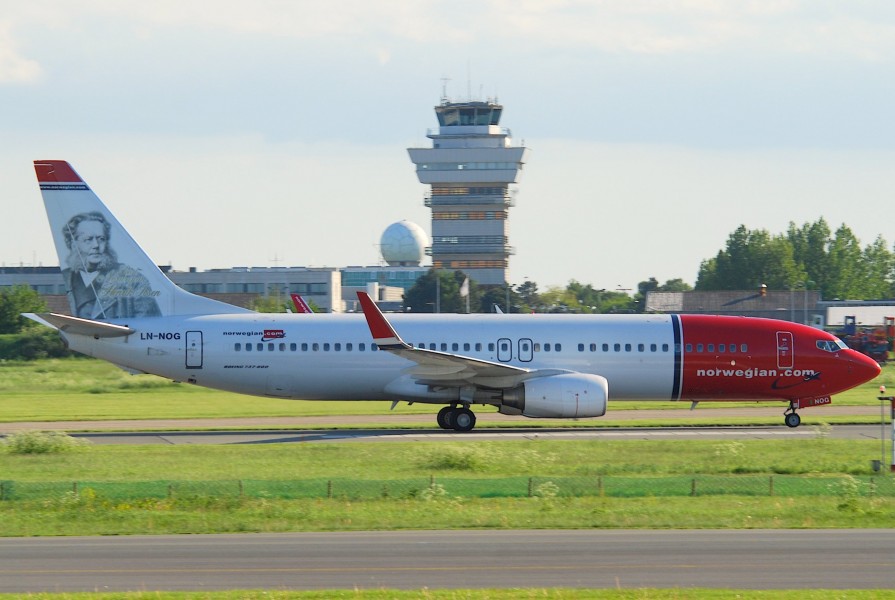 Norwegian Air Shuttle Boeing 737-86N; LN-NOG@CPH;04.06.2010 575bi (4688804450)