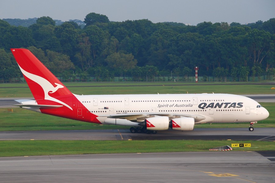 Qantas Airbus A380-842; VH-OQB@SIN;07.08.2011 617br (6069564546)