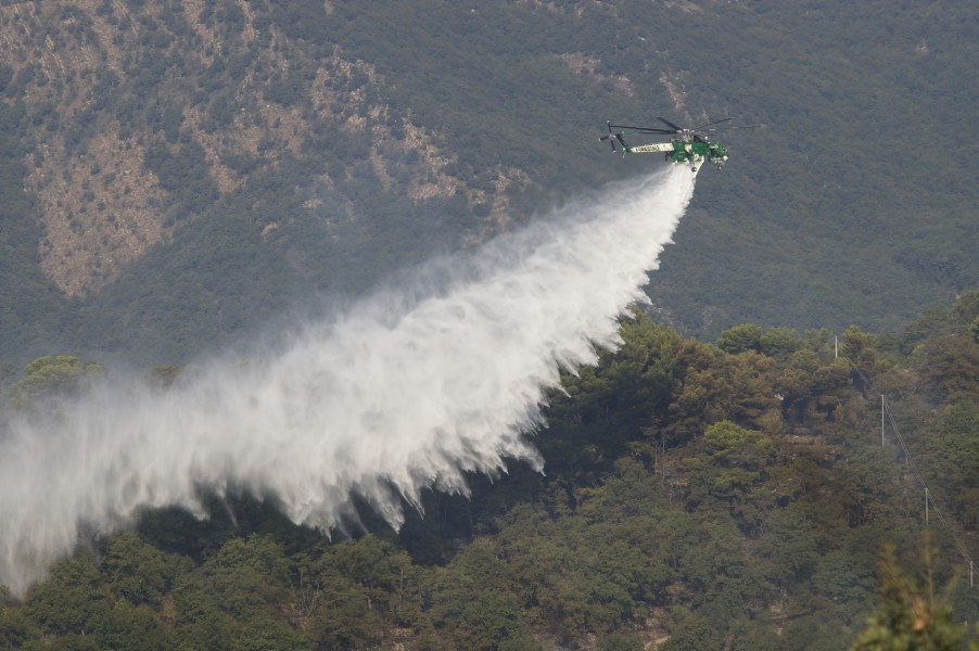 Sikorsky CFS 103 firefighting