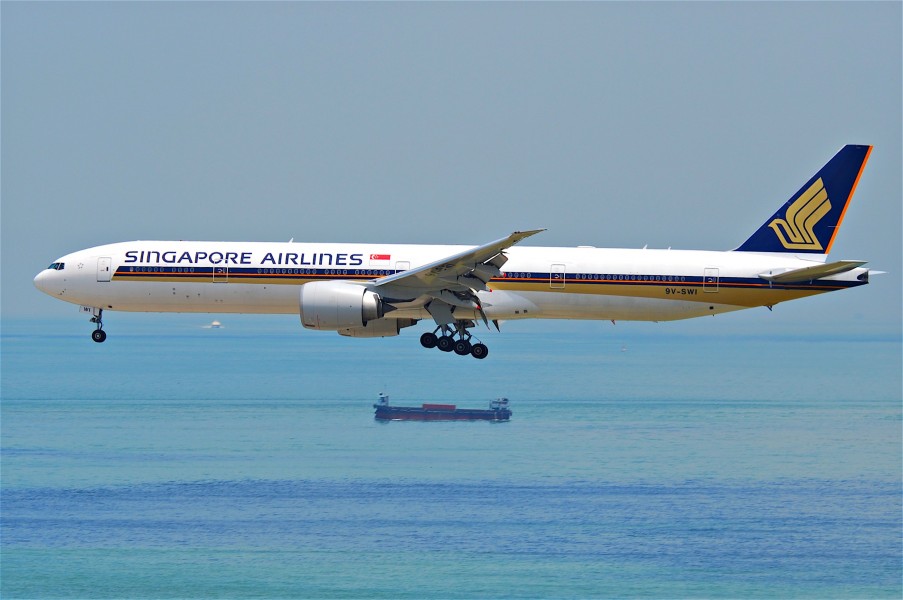 Singapore Airlines Boeing 777-300ER; 9V-SWI@HKG;31.07.2011 614hb (6053155960)