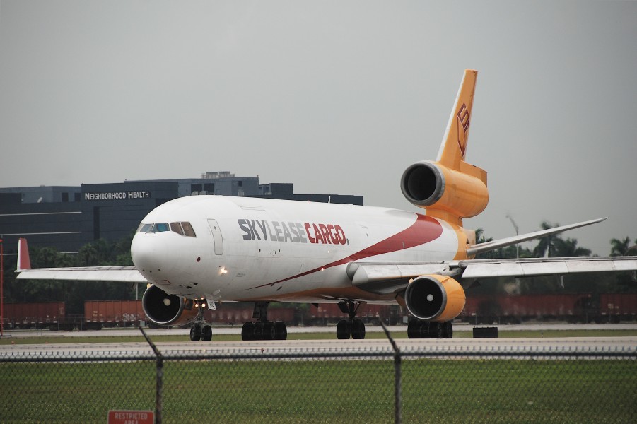 SkyLease Cargo MD-11F; N952AR@MIA;17.10.2011 626ca (6446705175)