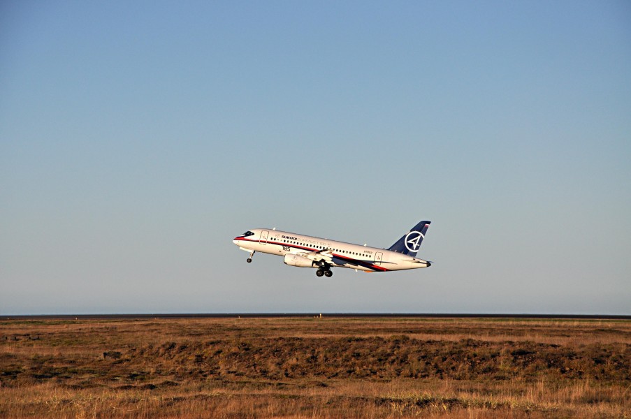 SSJ100 Keflavik Airport (5160518645)
