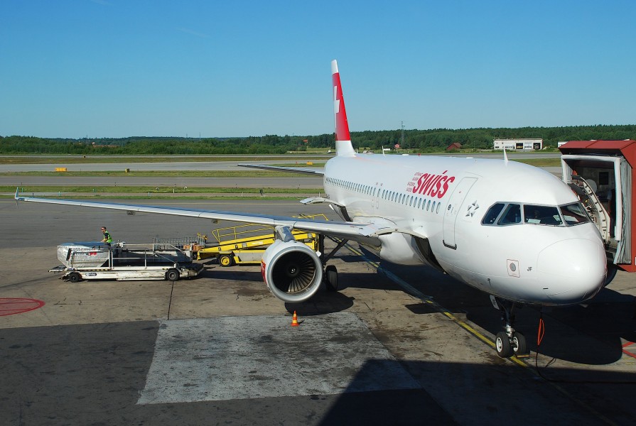 Swiss Airbus A320-214; HB-IJF@ARN;25.07.2008 523ad (4320084095)