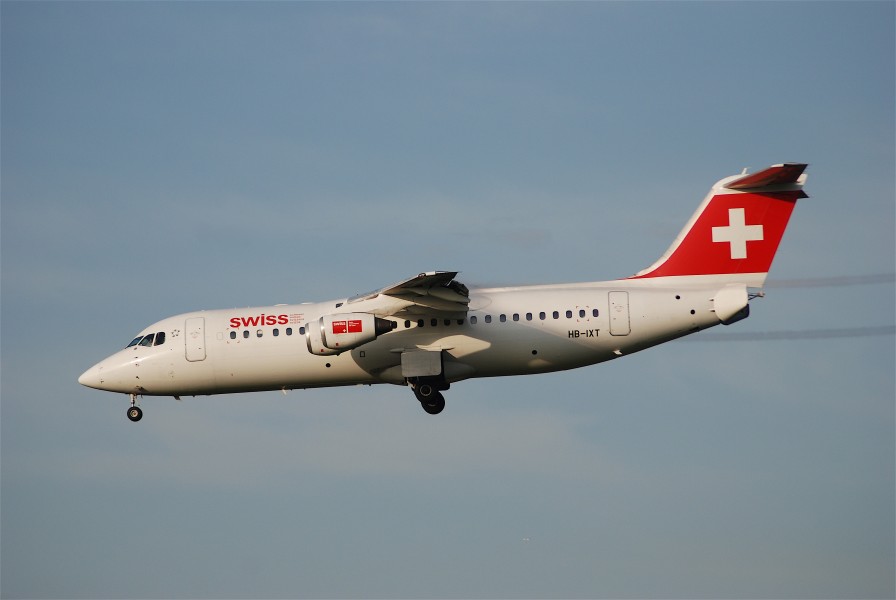 Swiss Avro RJ 100, HB-IXT@ZRH,22.08.2008-527au - Flickr - Aero Icarus