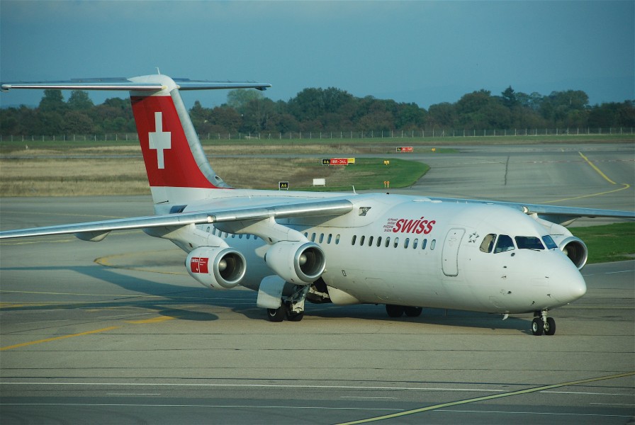 Swiss Avro RJ 100; HB-IYT@LYS;27.09.2009 557ar (4329536809)