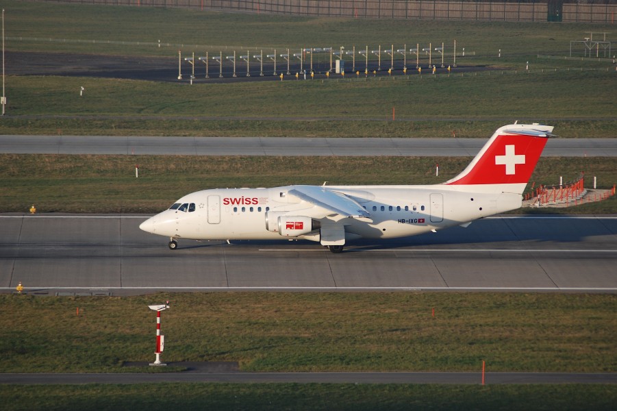 Swiss Avro RJ 85, HB-IXG@ZRH,28.12.2006-444cp - Flickr - Aero Icarus
