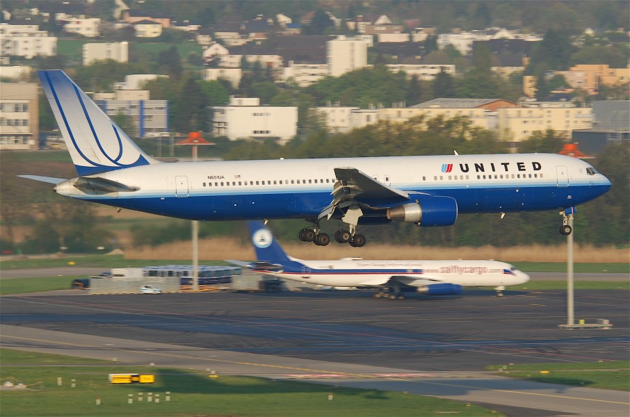 United Airlines Boeing 767-322ER; N651UA@ZRH;16.04.2011 595bv (5629404614)