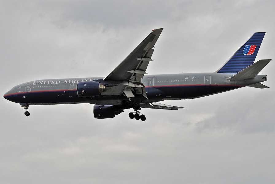 United Airlines Boeing 777-222ER, N783UA@LHR,05.08.2009-550gp - Flickr - Aero Icarus