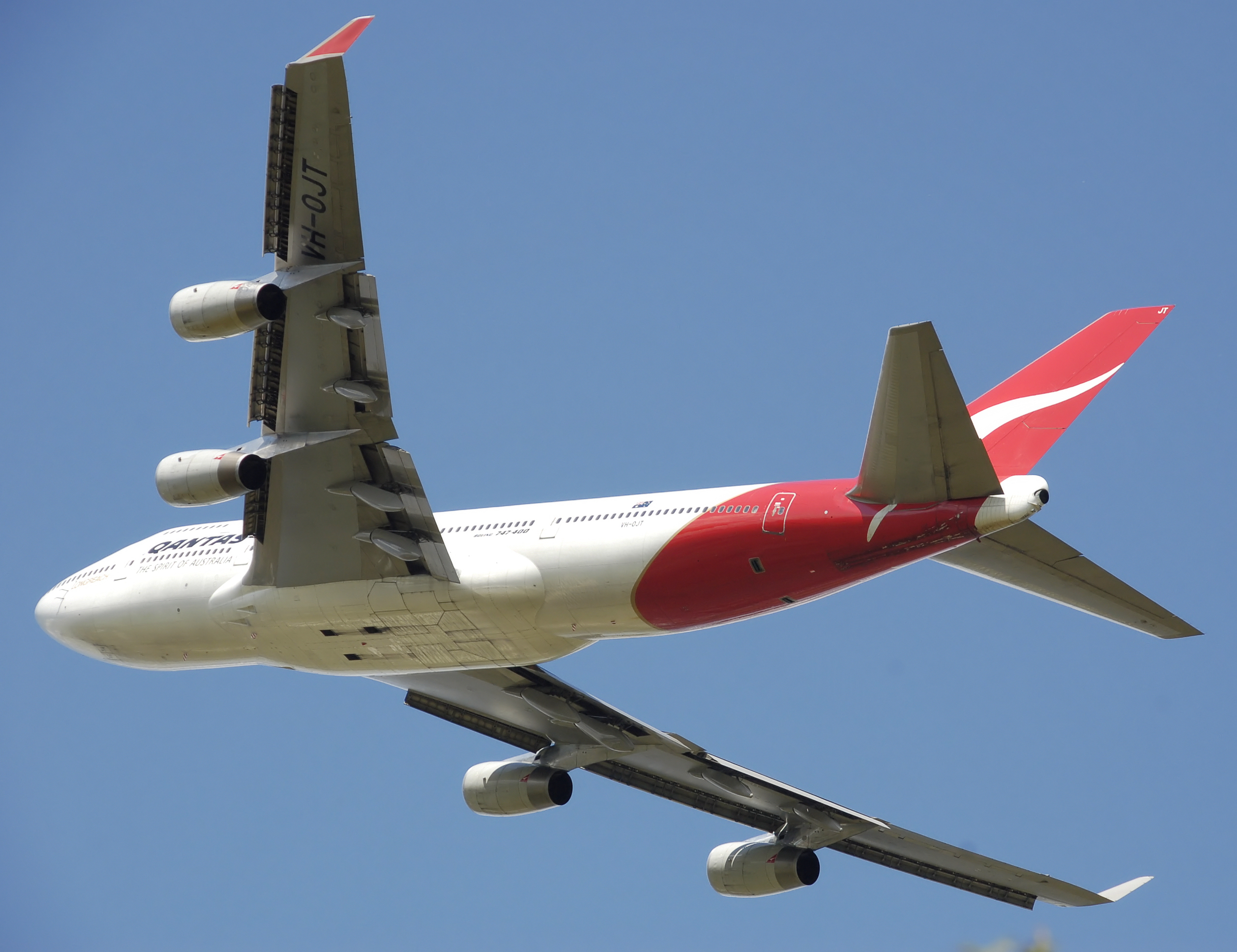 Qantas b747-400 vh-ojt takeoff arp