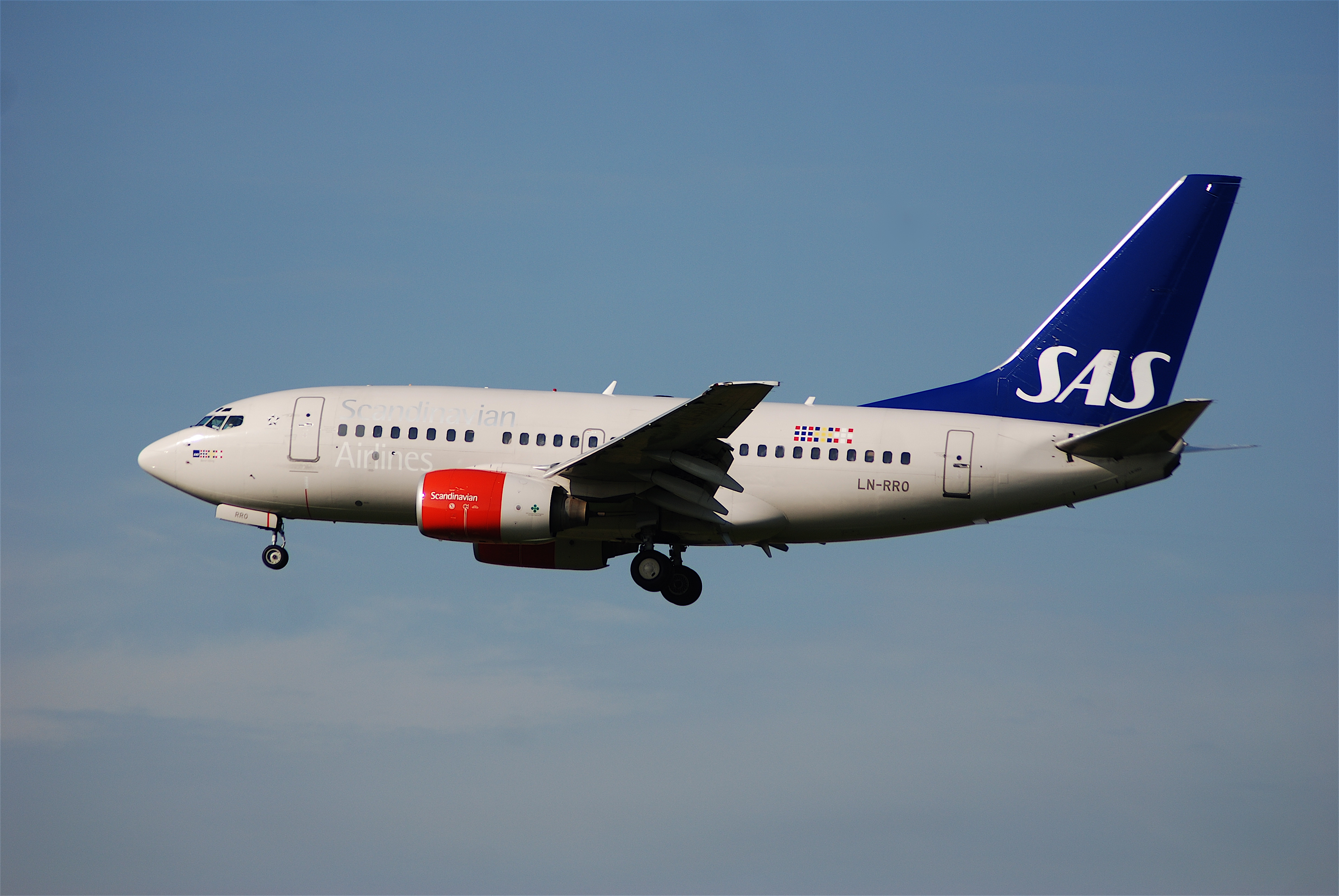 Scandinavian Airlines Boeing 737-600, LN-RRO@ZRH,22.08.2008-527ce - Flickr - Aero Icarus