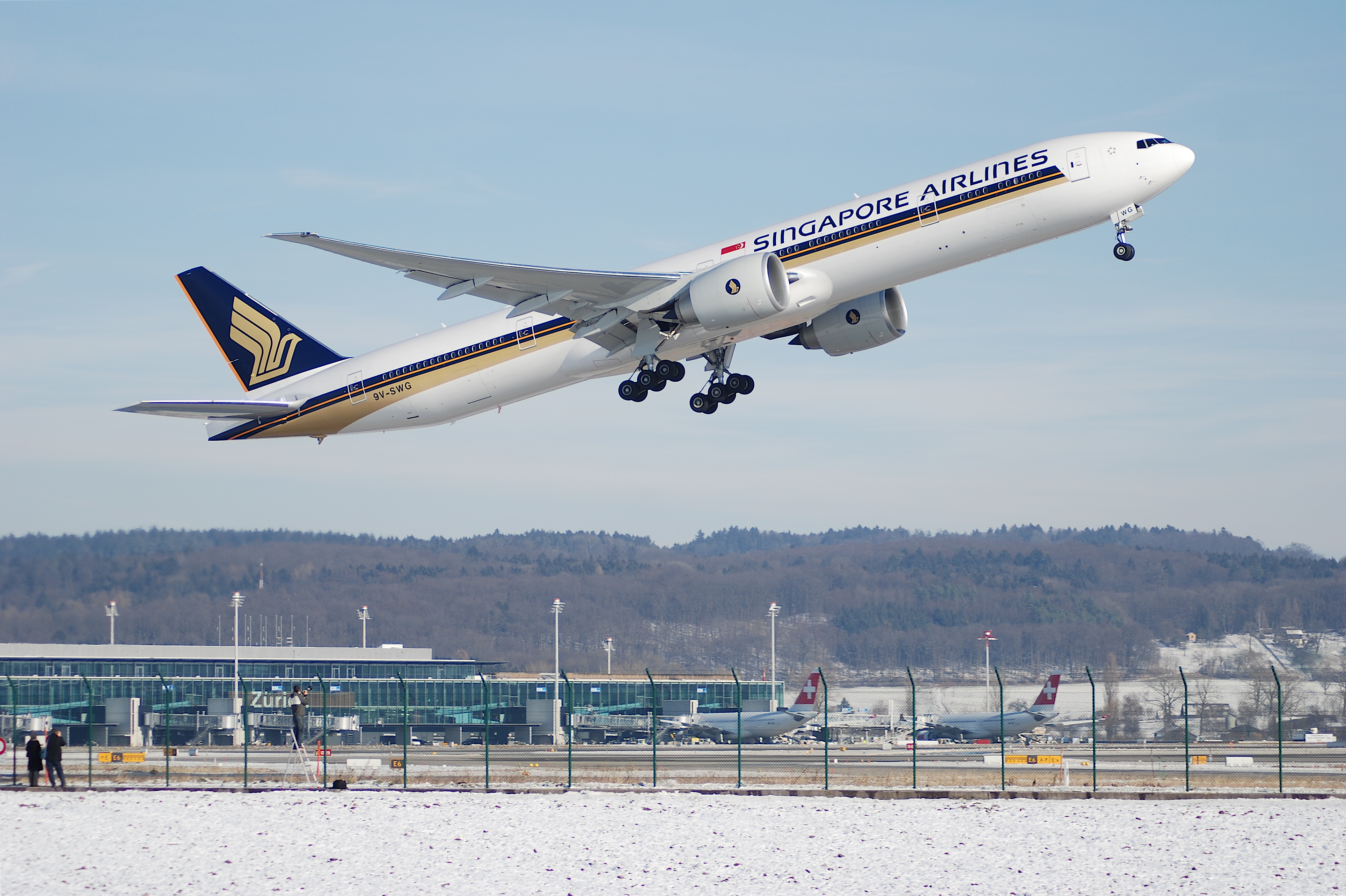 Singapore Airlines Boeing 777-300, 9V-SWG@ZRH,28.01.2007-449br - Flickr - Aero Icarus