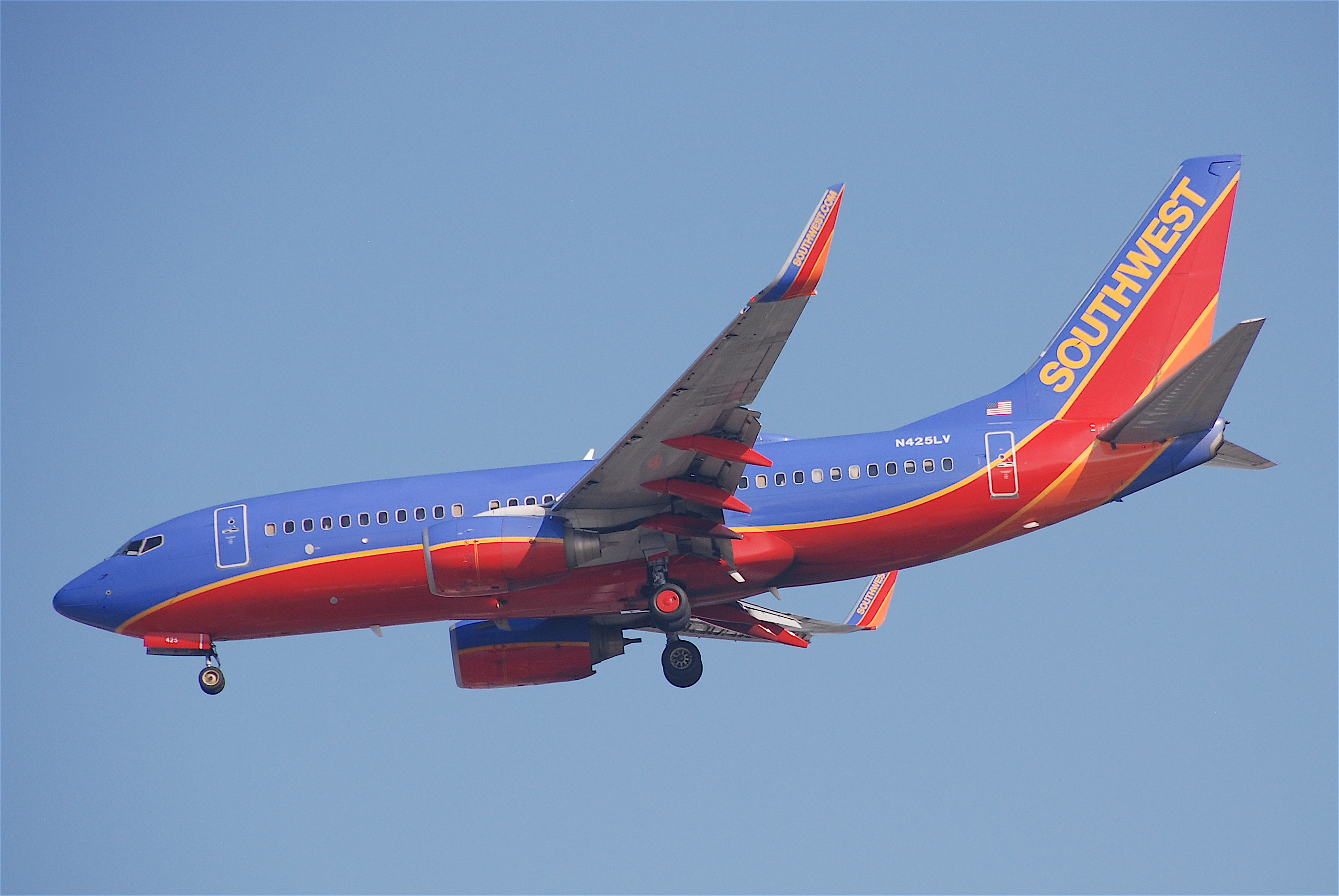 Southwest Airlines Boeing 737-700; N425LV@LAX;11.10.2011 623bg (6643778289)