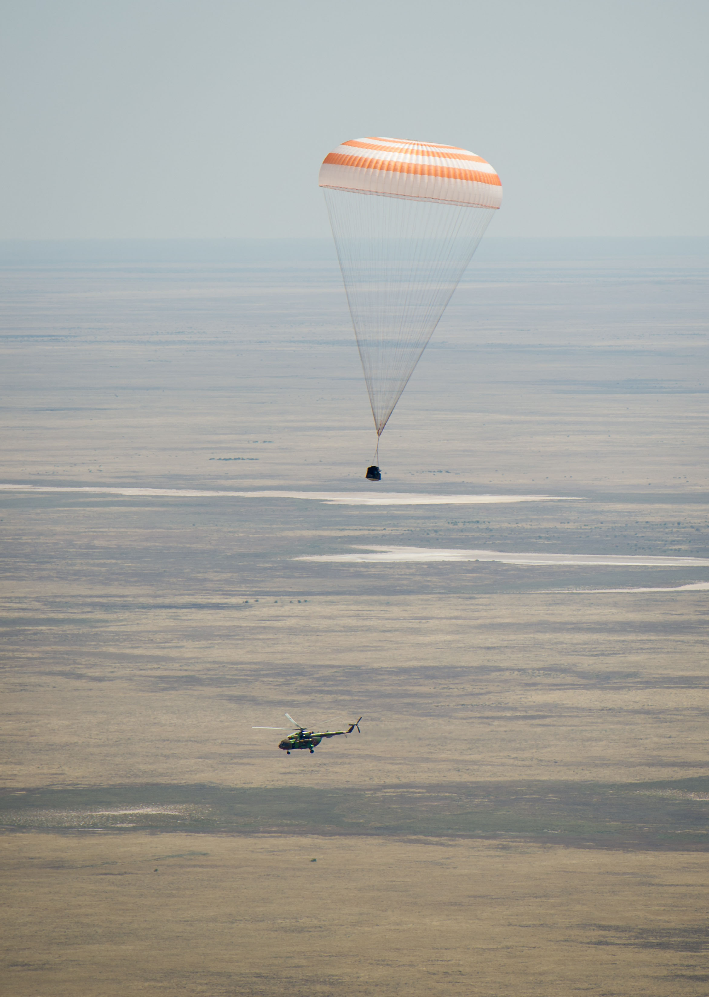 Soyuz TMA-03M capsule descends past helicopter (201207010008HQ)