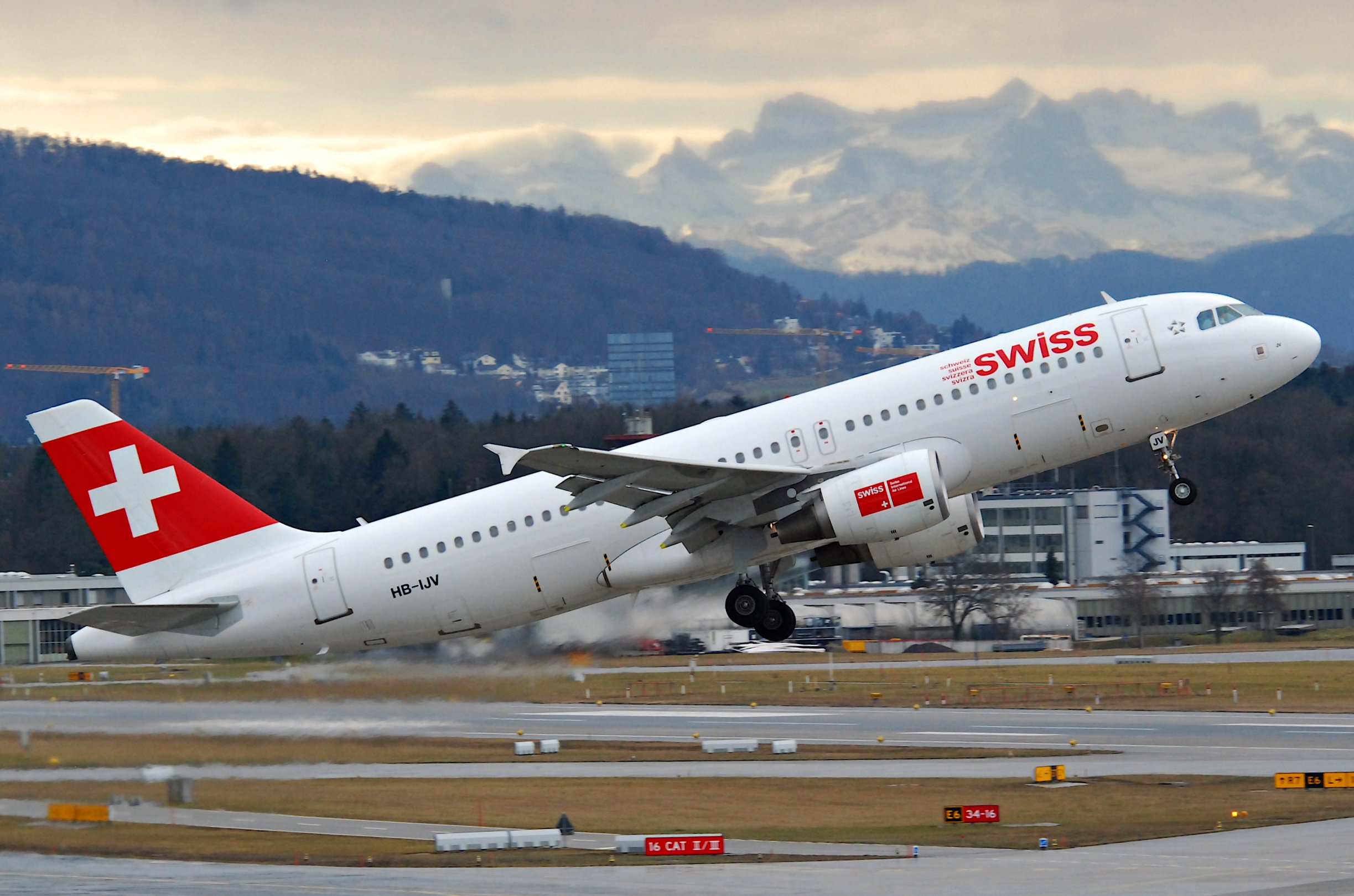 Swiss Airbus A320-214; HB-IJV@ZRH;28.02.2010 565by (4395842470)