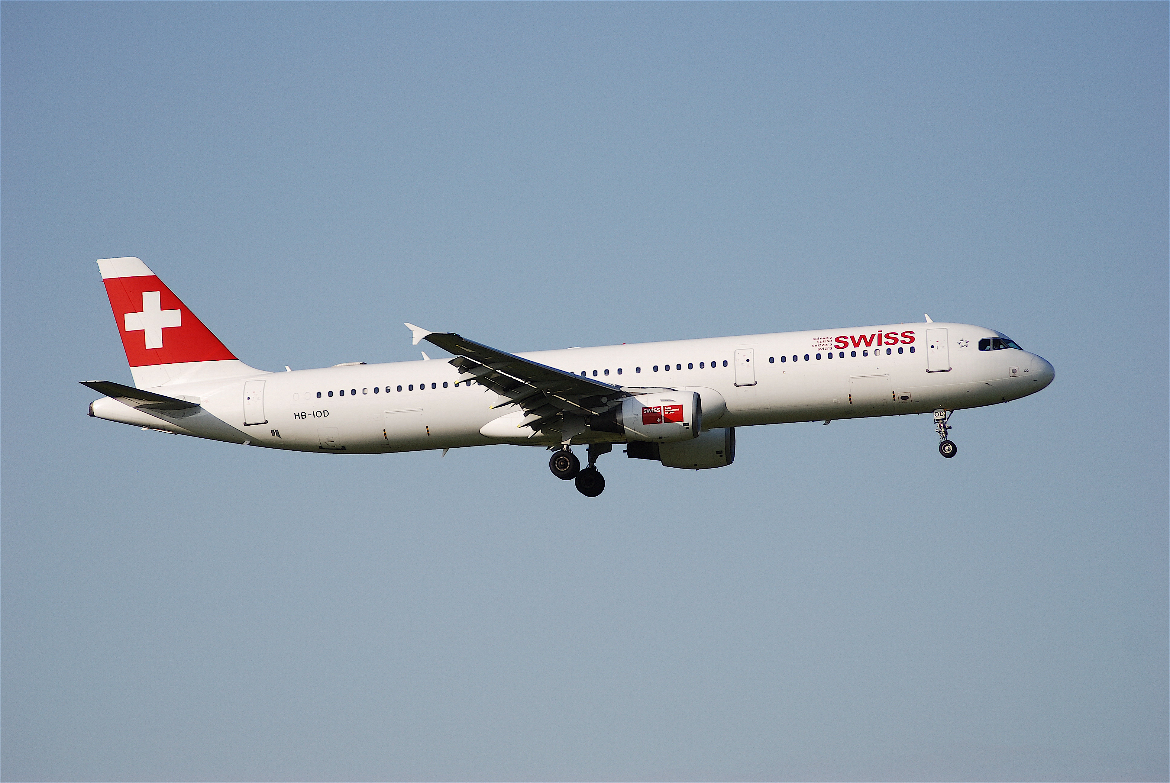Swiss Airbus A321-111; HB-IOD@ZRH;22.05.2007 469gu (4292063482)