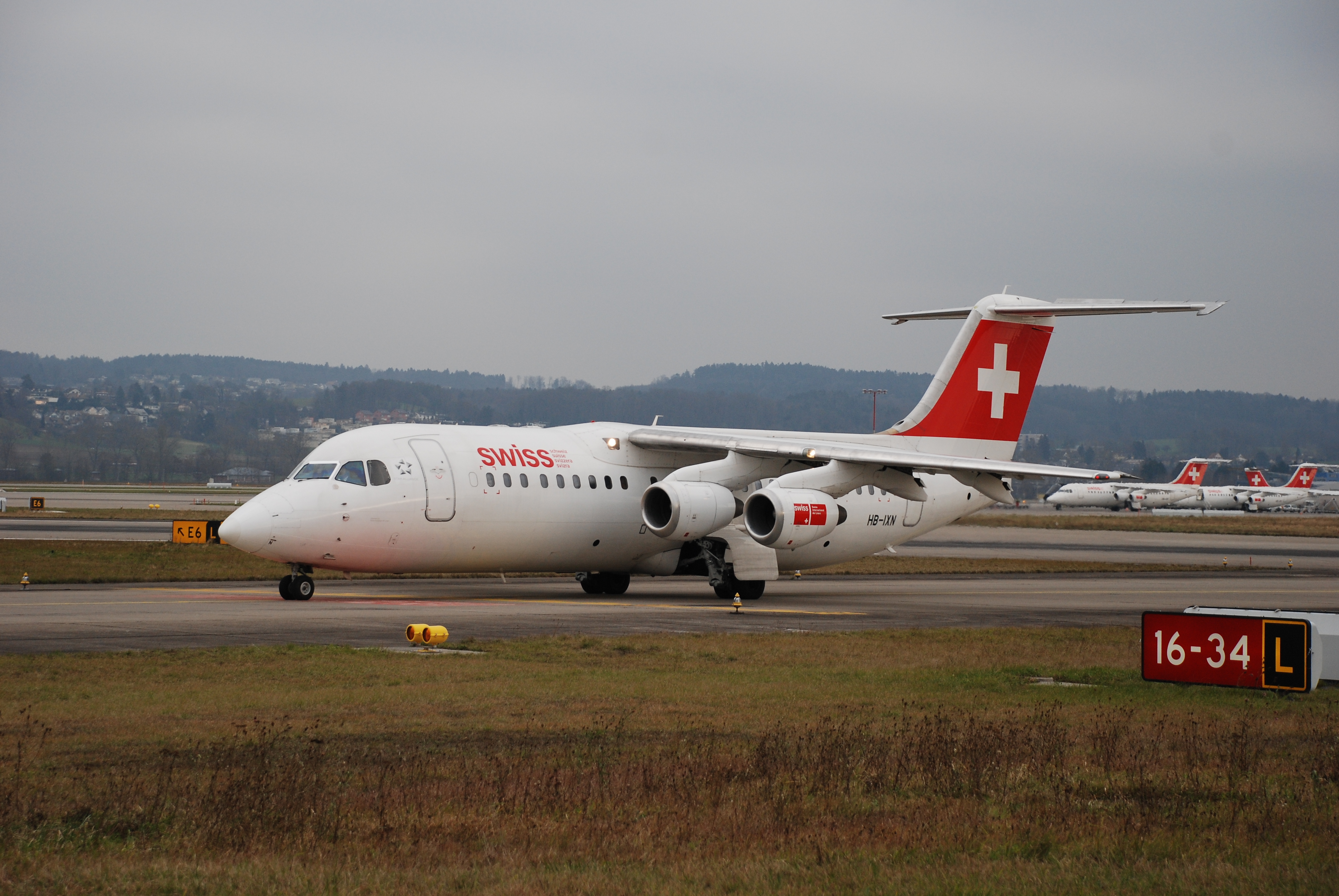 Swiss Avro RJ 100, HB-IXN@ZRH,22.12.2006-442gl - Flickr - Aero Icarus