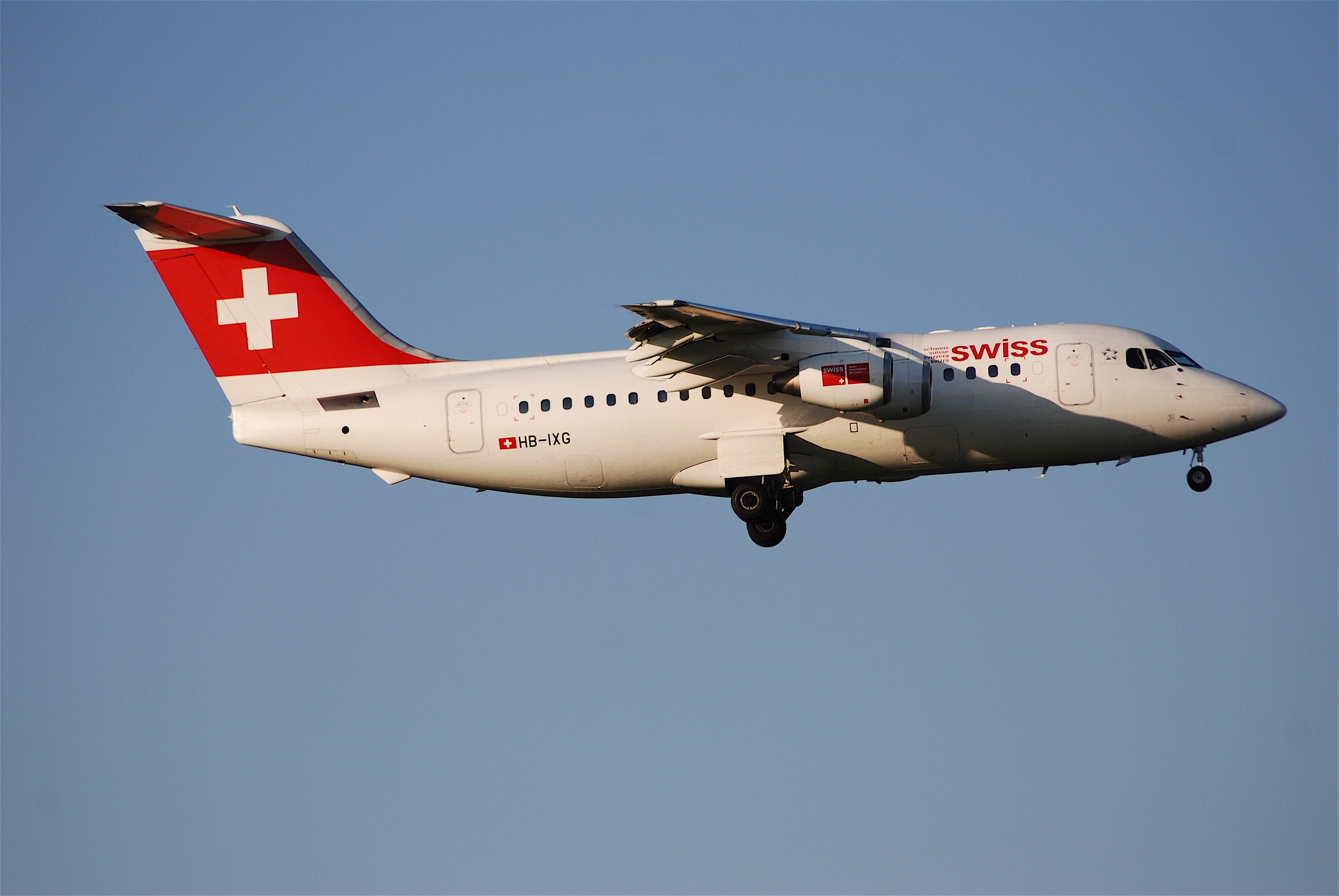 Swiss Avro RJ 85, HB-IXG@ZRH,14.04.2007-459cr - Flickr - Aero Icarus