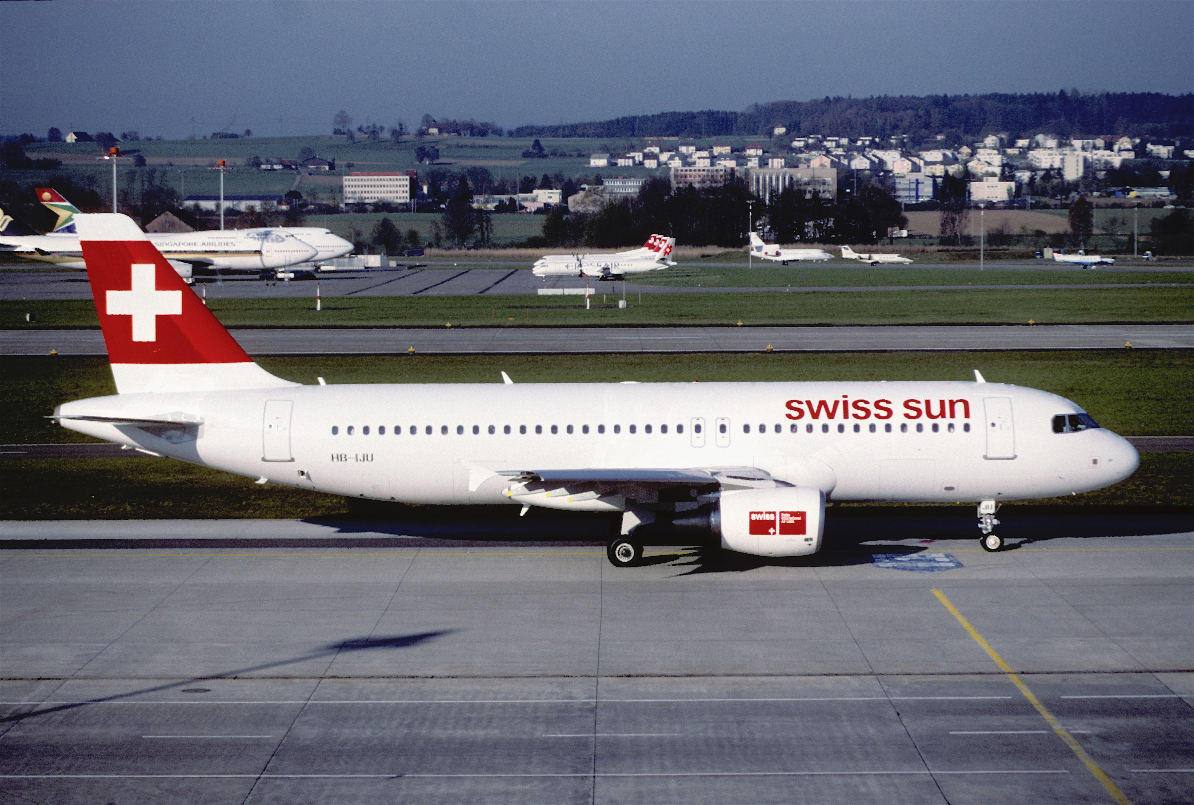 221al - Swiss Sun Airbus A320-214, HB-IJU@ZRH,14.04.2003 - Flickr - Aero Icarus
