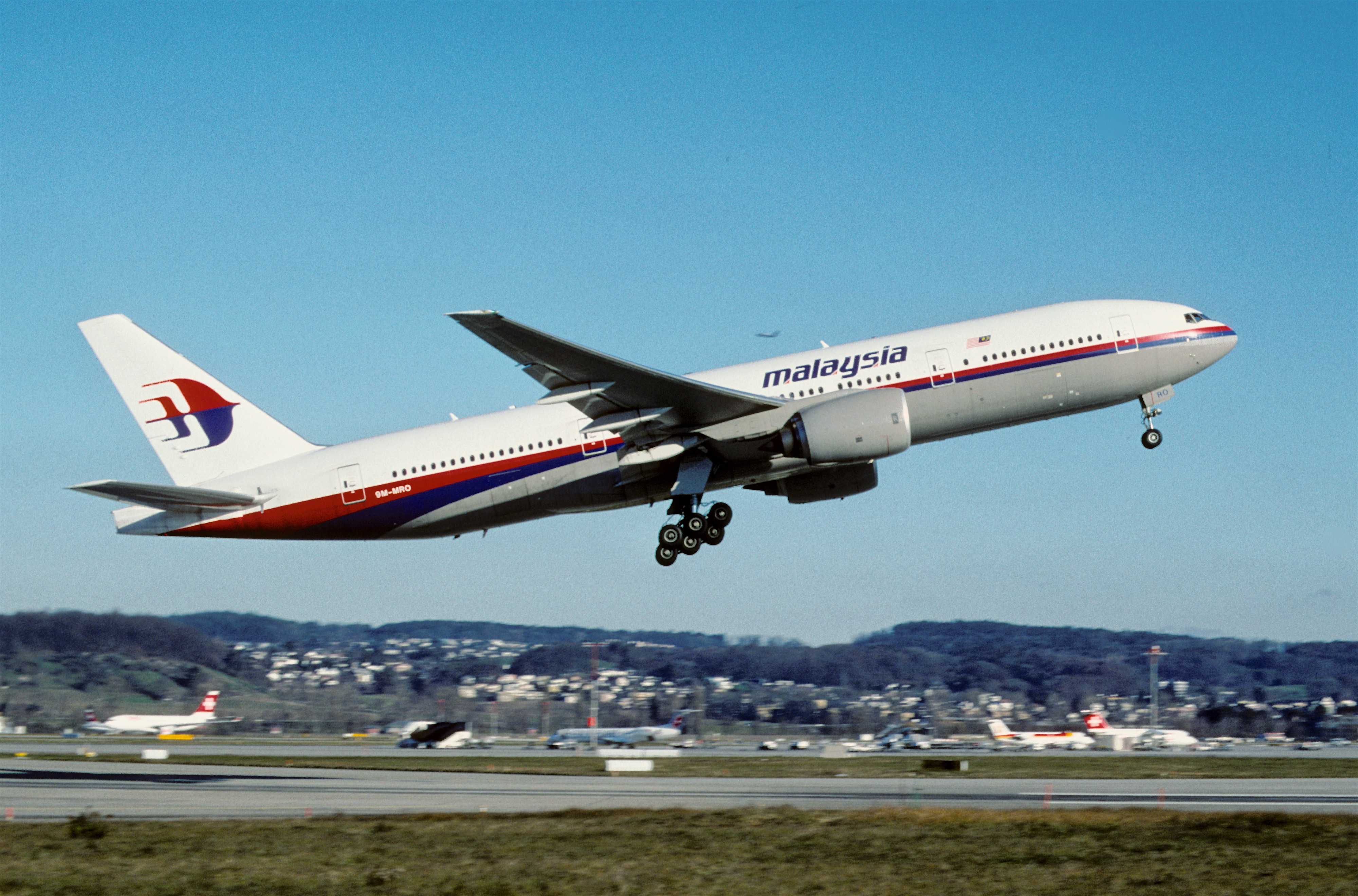 268ap - Malaysia Airlines Boeing 777-2H6ER; 9M-MRO@ZRH;07.12.2003 (4794791396)