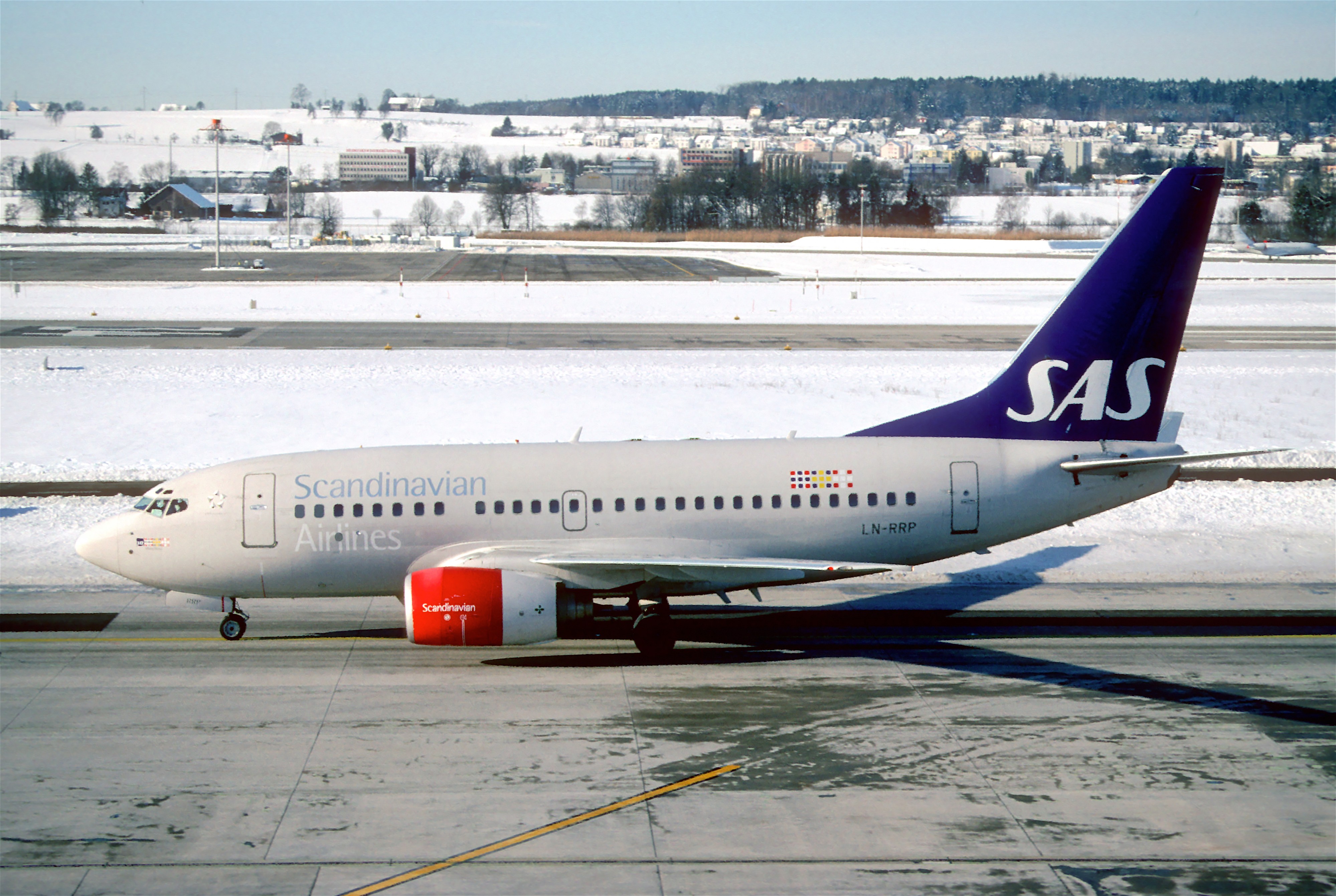 274ad - Scandinavian Airlines Boeing 737-683, LN-RRP@ZRH,31.01.2004 - Flickr - Aero Icarus