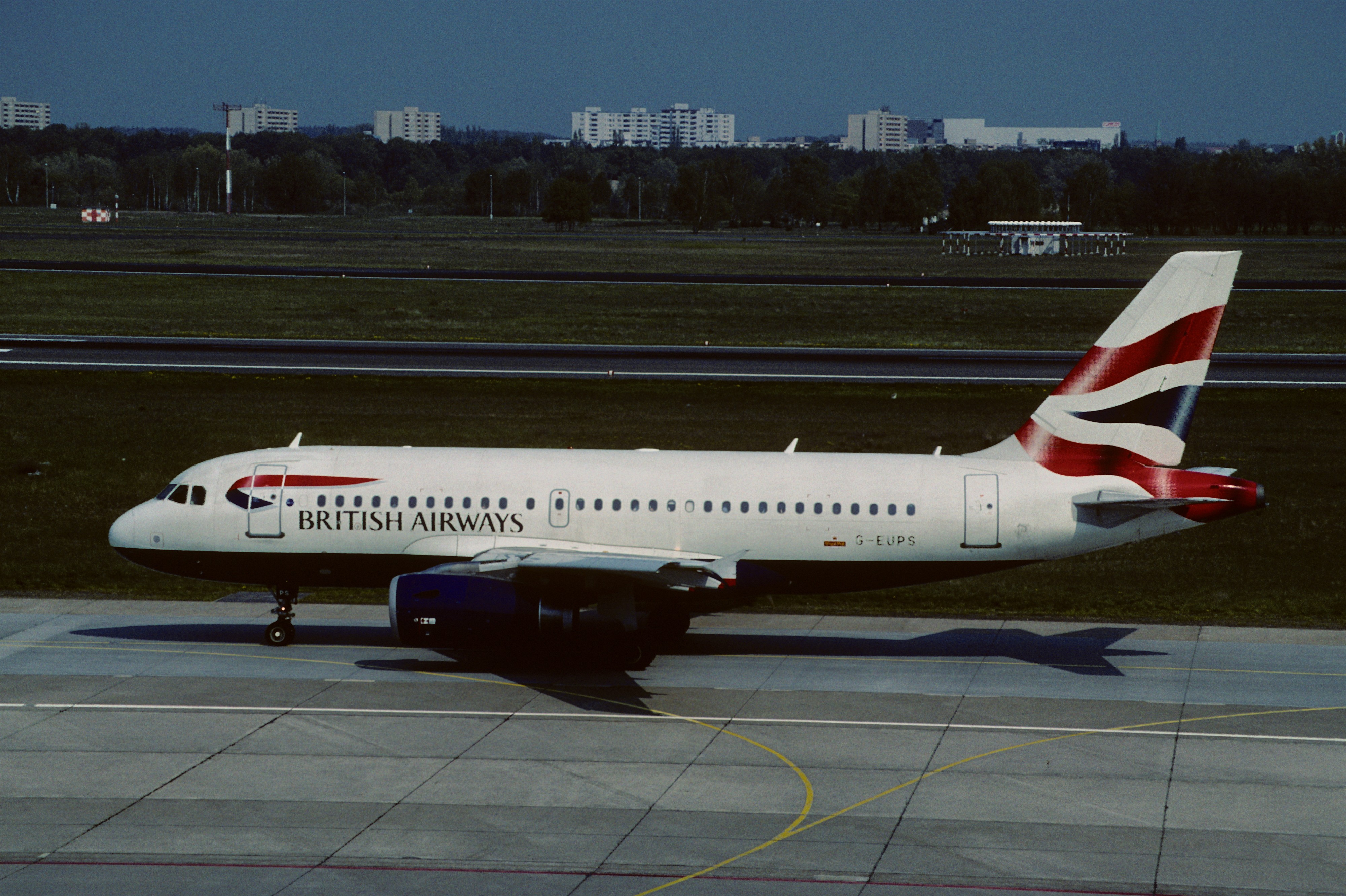407am - British Airways Airbus A319-131, G-EUPS@TXL,07.05.2006 - Flickr - Aero Icarus