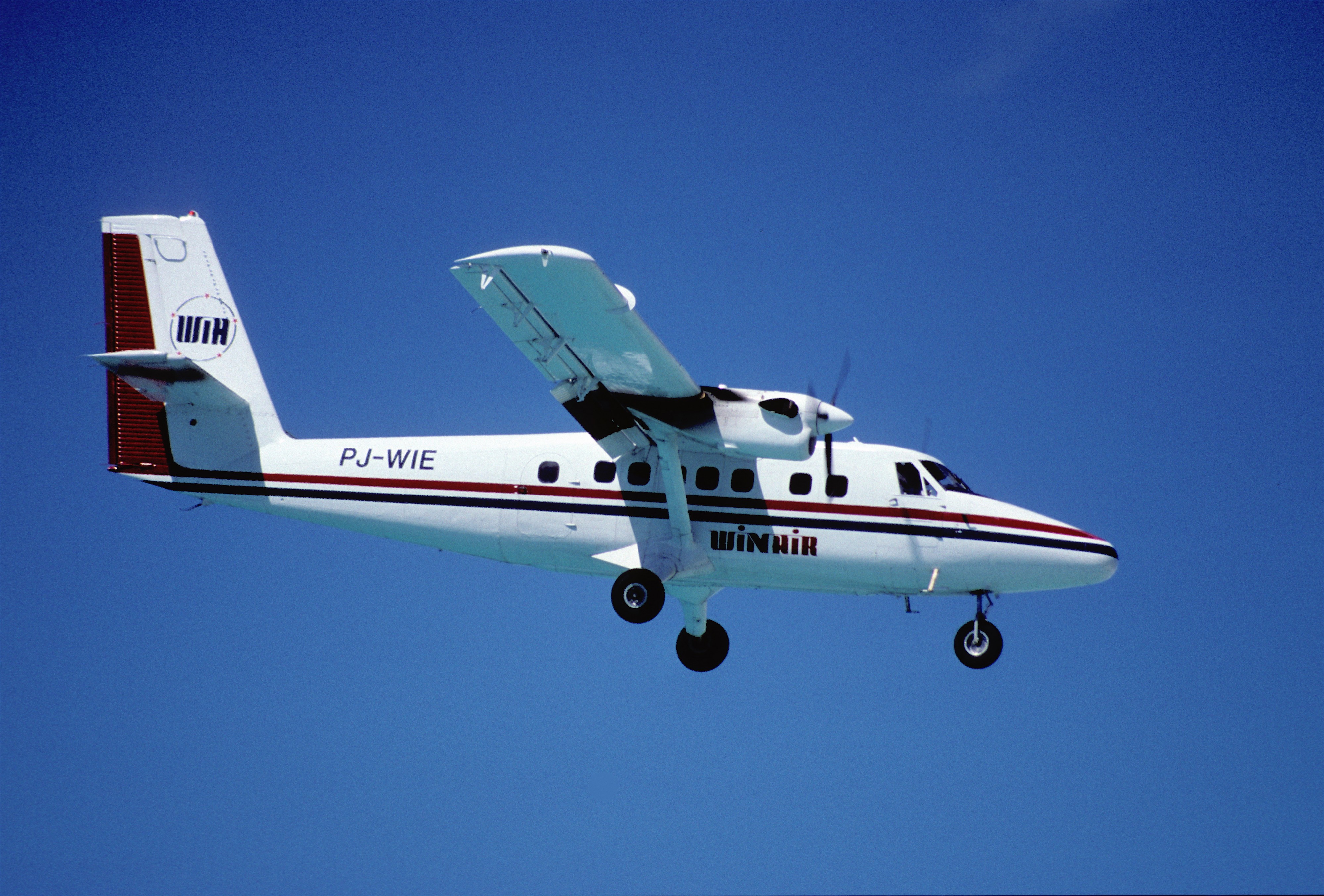 50au - Winair DHC-6 Twin Otter 300; PJ-WIE@SXM;05.02.1999 (5289215642)