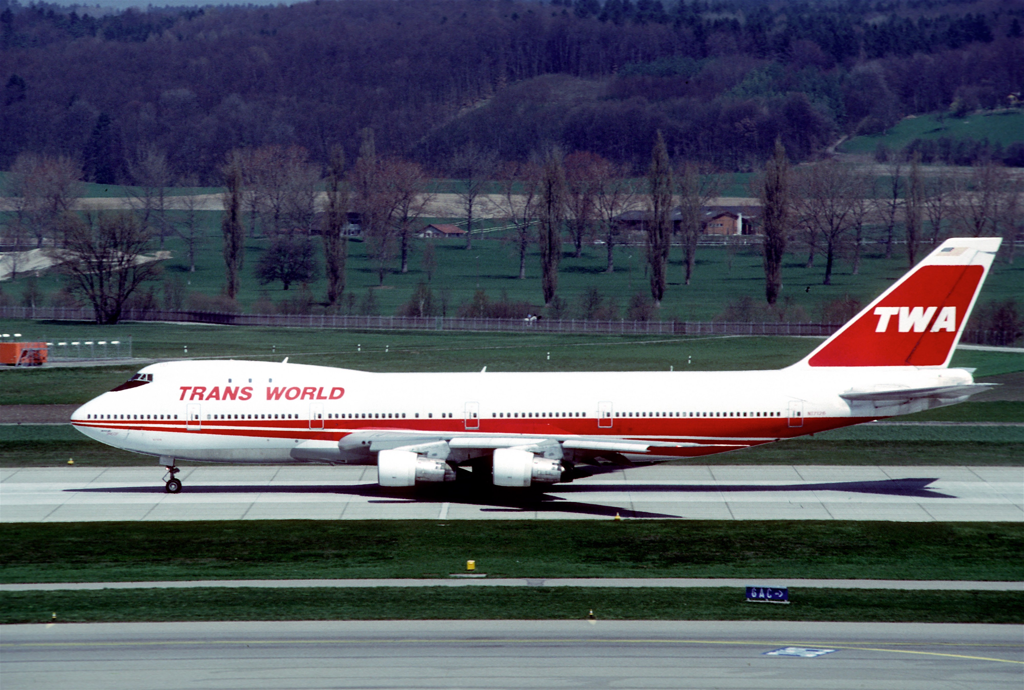 TWA Boeing 747-136; N17125@ZRH, April 1987 BVW (5552711731)