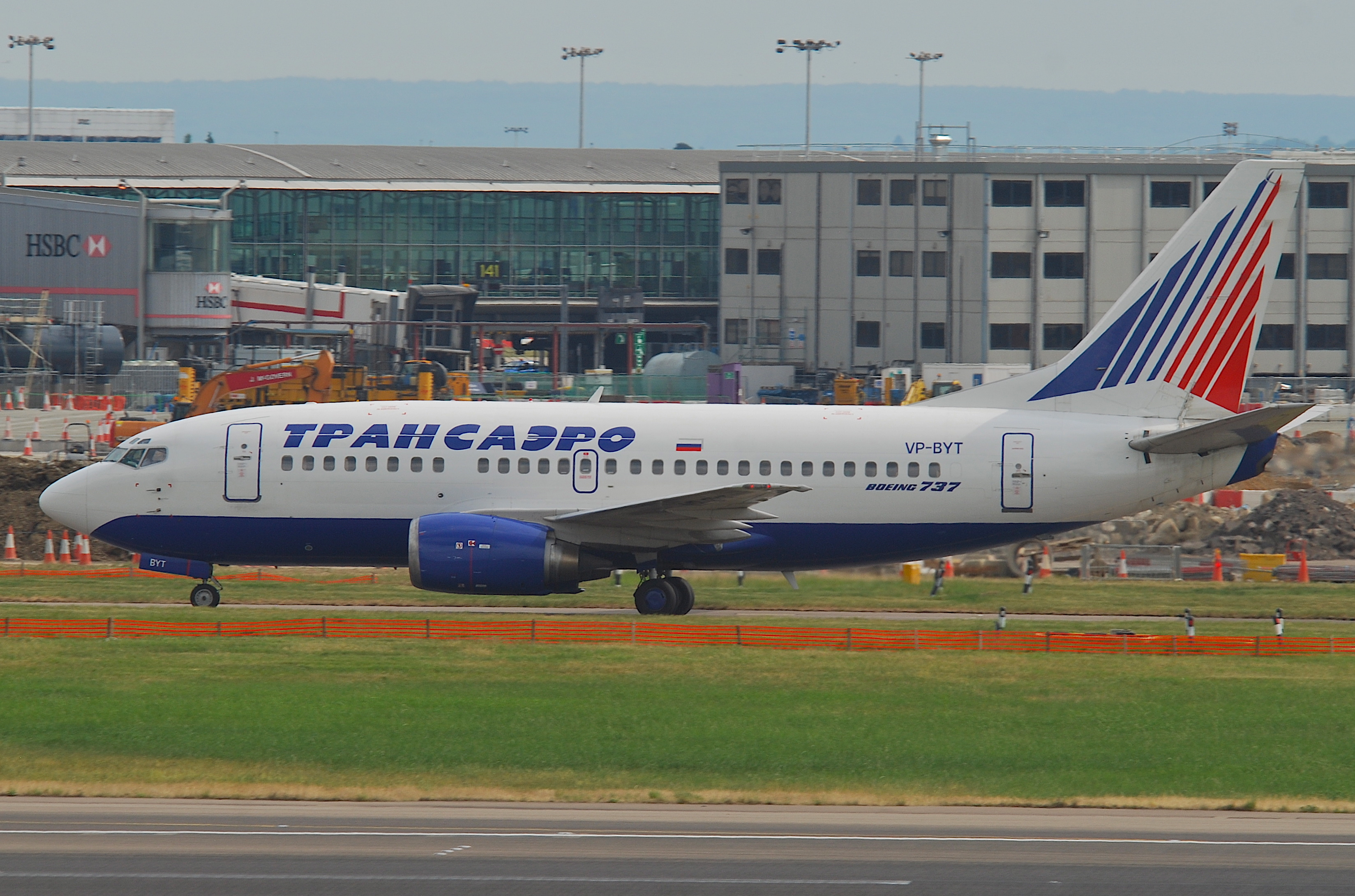 Transaero Boeing 737-500; VP-BYT@LHR;05.06.2010 576mb (4691504490)