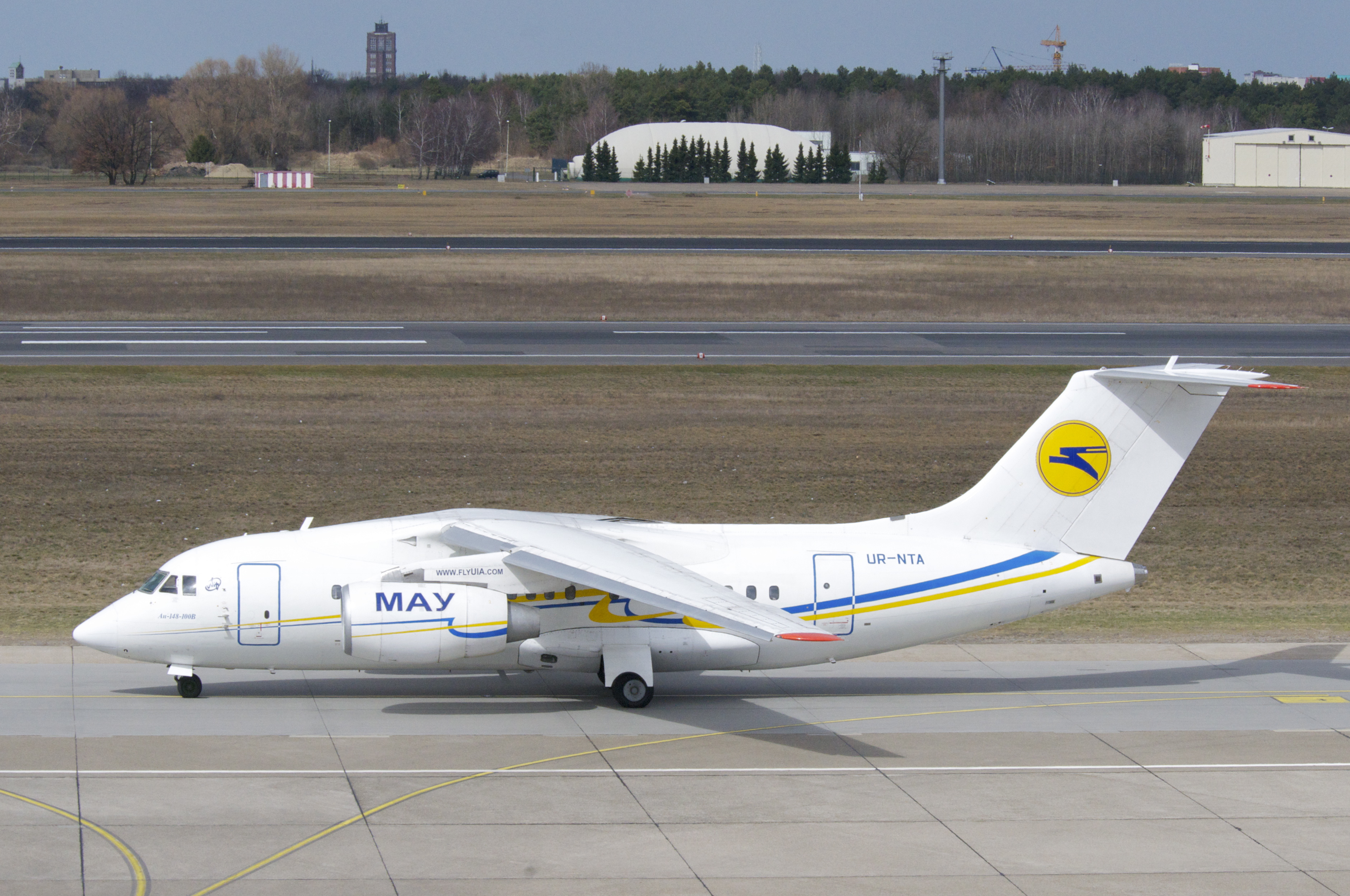 Ukraine International Airlines Antonov 148-100B; UR-NTA@TXL;14.04.2013 704ck (8665973182)