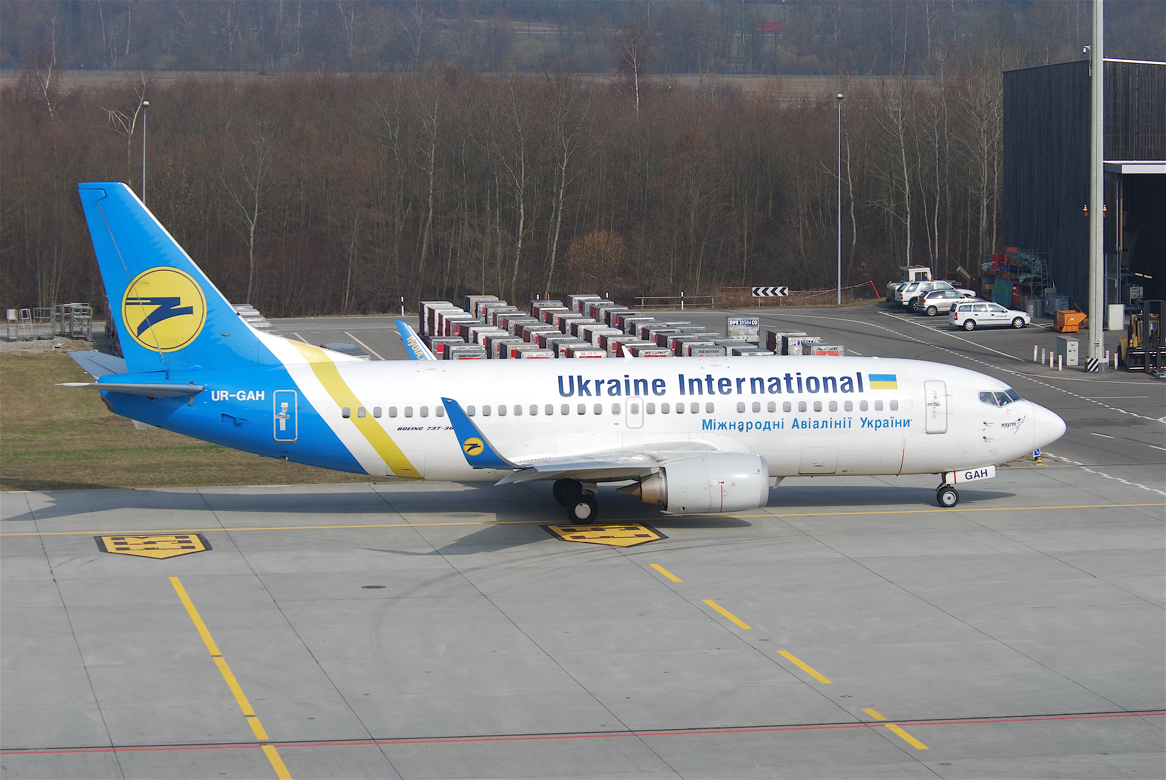 Ukraine International Airlines Boeing 737-300; UR-GAH@ZRH;04.03.2011 592ds (5501746113)