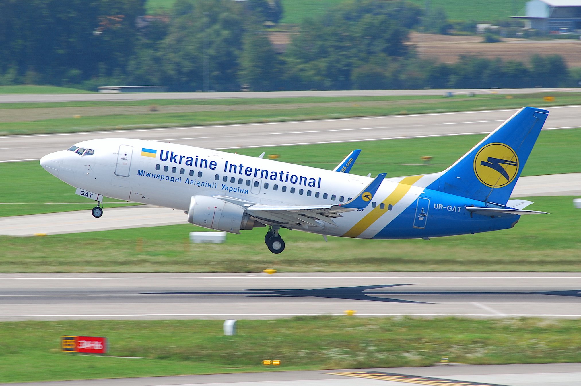 Ukraine International Airlines Boeing 737-500; UR-GAT@ZRH;20.08.2009 551ds (4841466861)