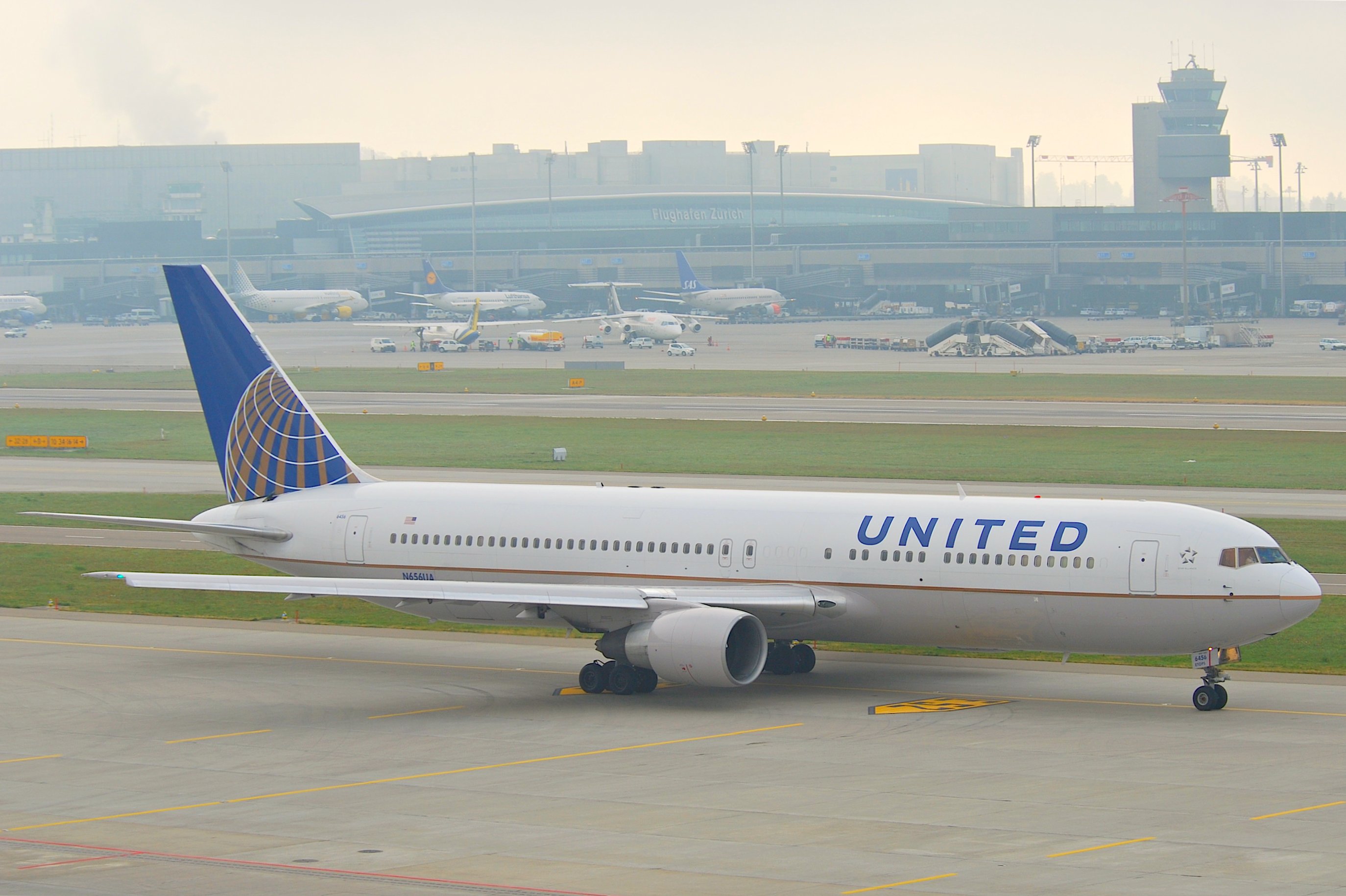 United Airlines Boeing 767-300; N656UA@ZRH;28.10.2011 629be (6568731655)