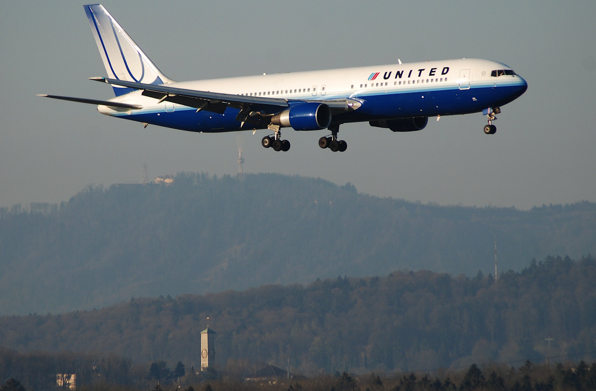 United Airlines Boeing 767-322ER; N655UA@ZRH;07.04.2007 458bk (4286175388)