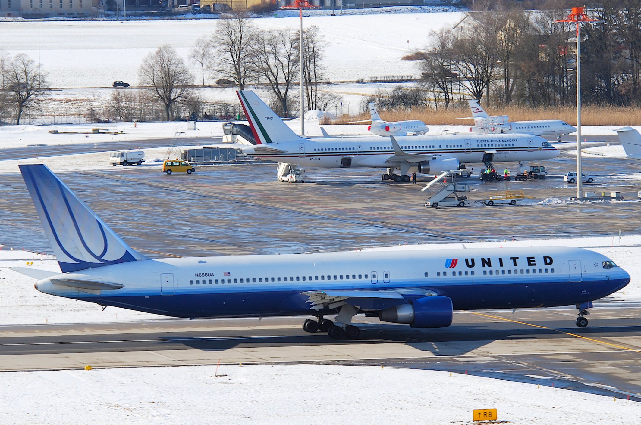 United Airlines Boeing 767-322ER; N656UA@ZRH;30.01.2010 564ax (4325565796)