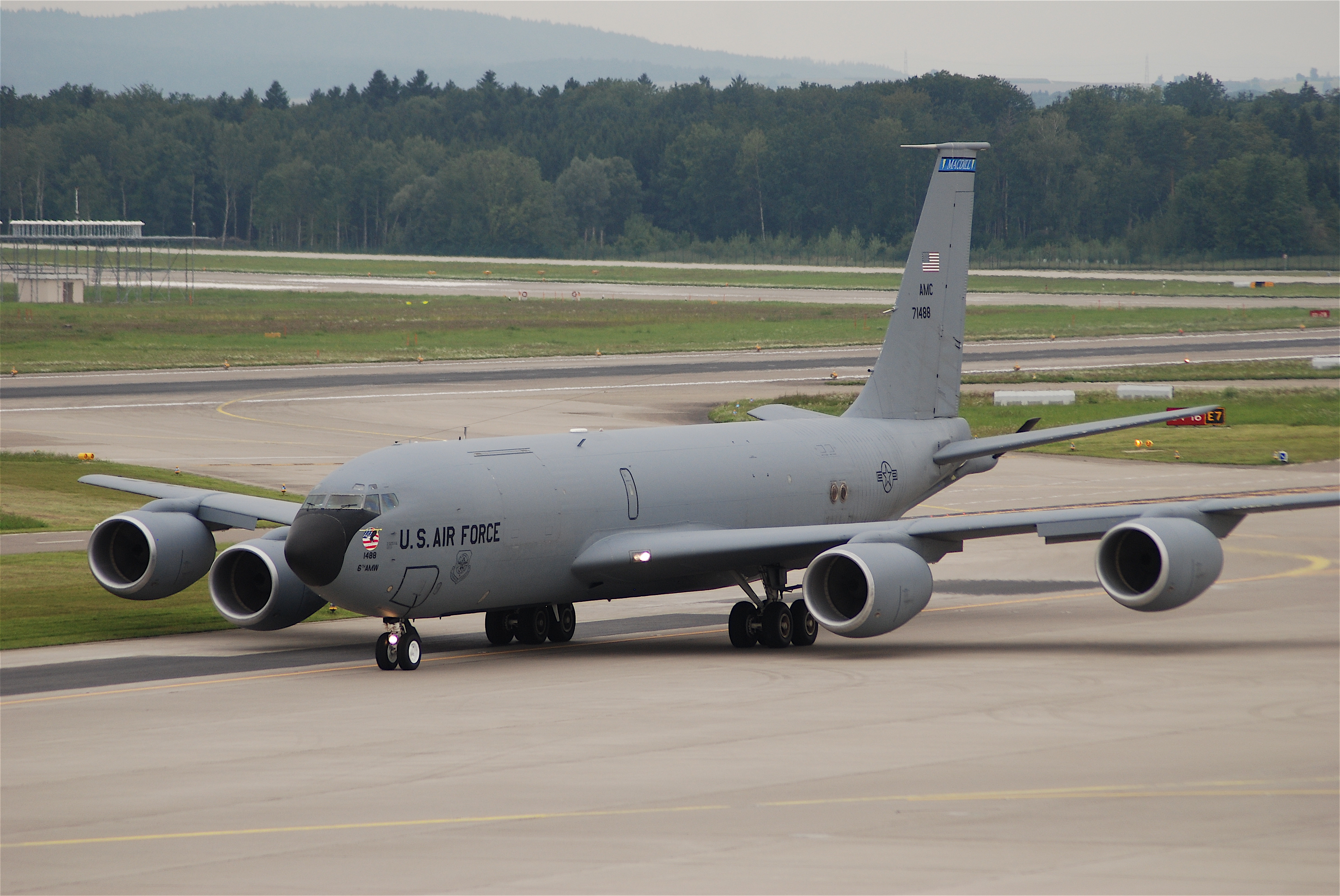 United States Air Force (USAF) Boeing KC-135R, 57-1488@ZRH,22.08.2008-527fh - Flickr - Aero Icarus