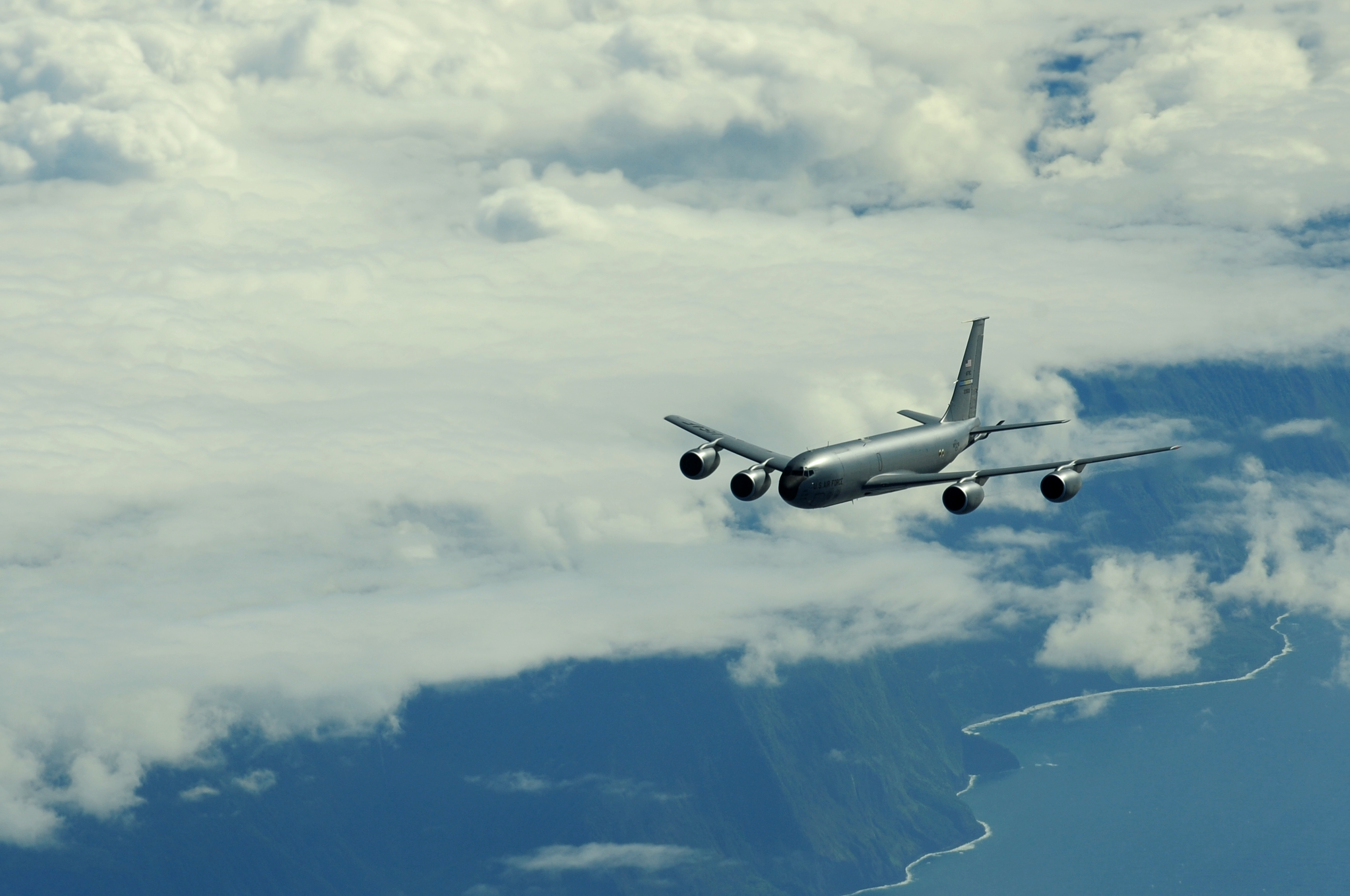 US Navy 100710-F-5964B-320 A KC-135 stratotanker flies a mission to support Rim of the Pacific (RIMPAC) 2010 exercises