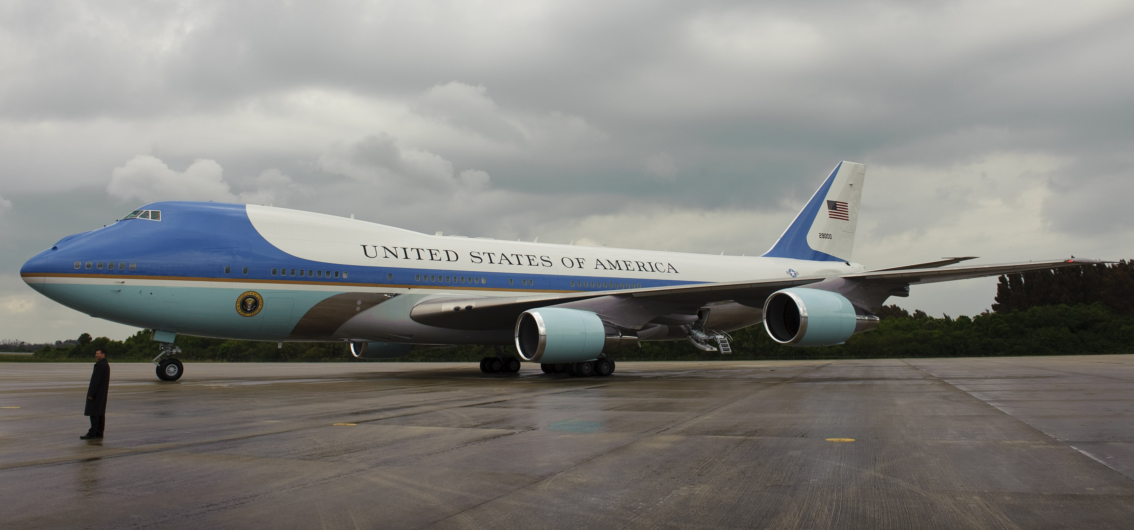 VC-25A Air Force One at Kennedy Space Center (2010)