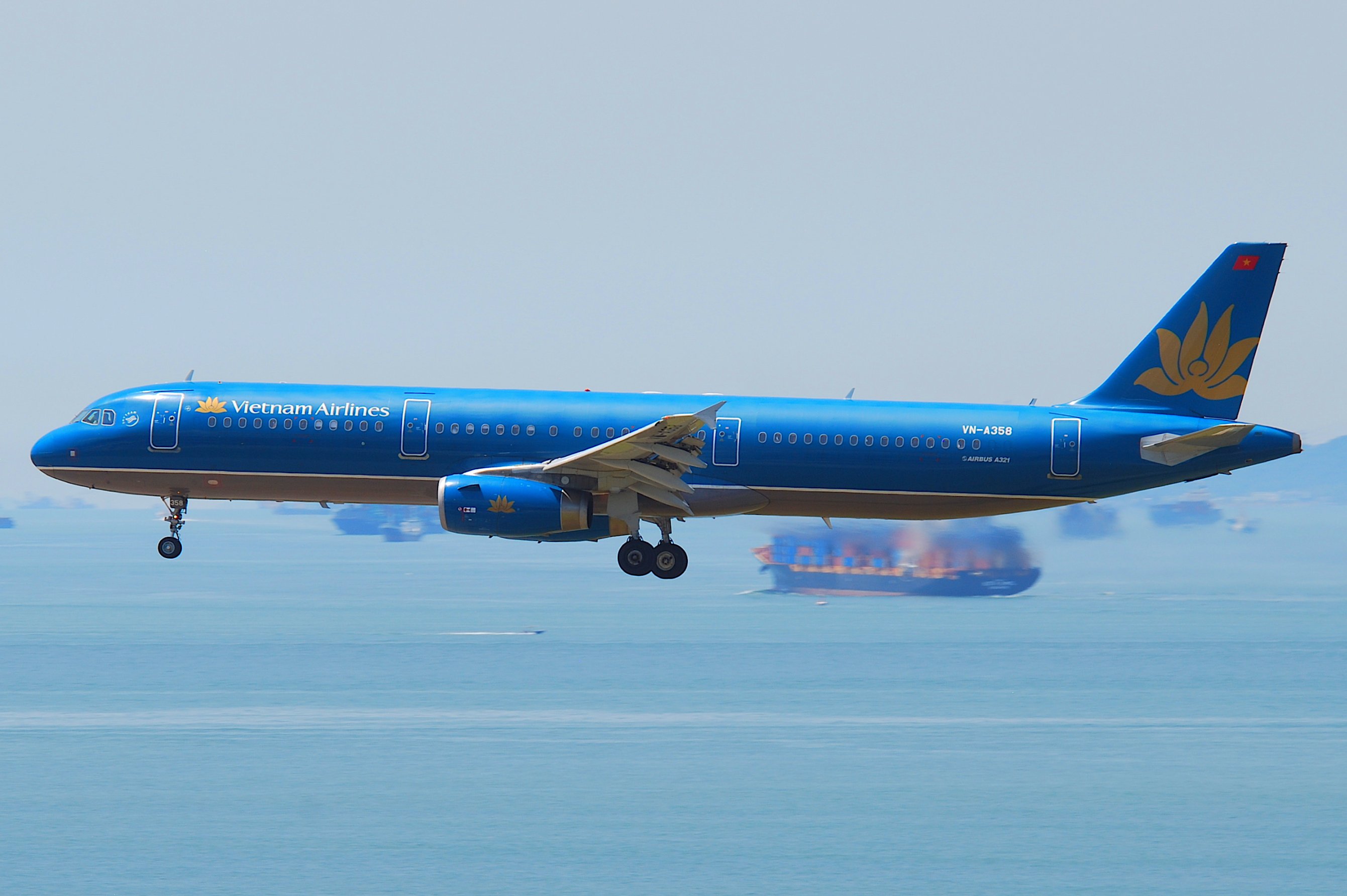 Vietnam Airlines Airbus A321-231; VN-A354@HKG;04.08.2011 615qo (6207473671)