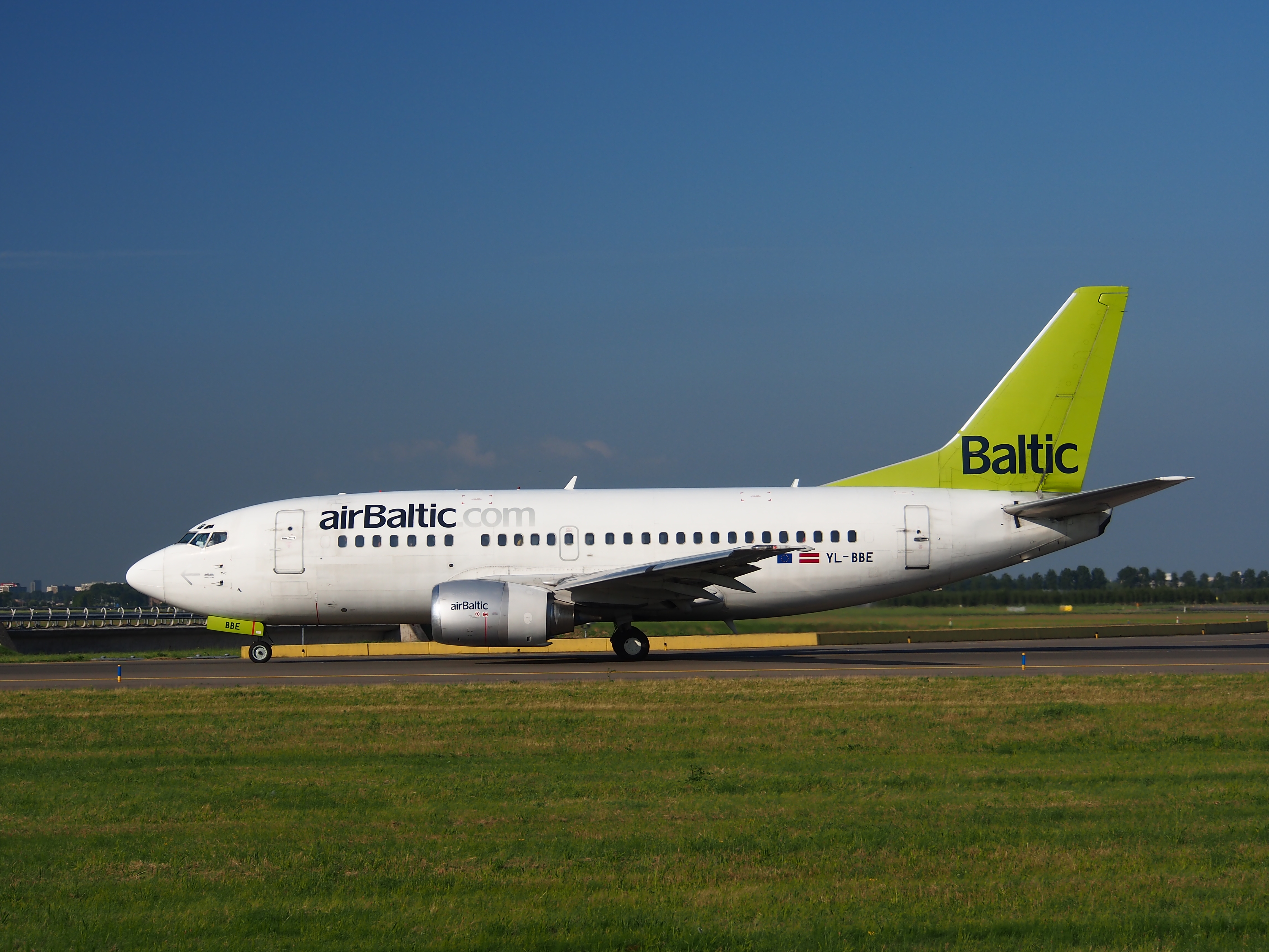 YL-BBE Air Baltic Boeing 737-53S - cn 29073 taxiing 15july2013 pic-004